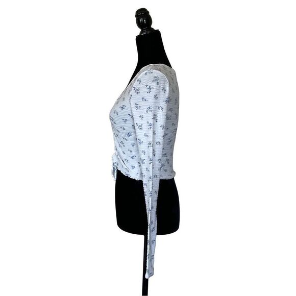 Hollister Cropped Blue Floral Top - XS - Picture 3 of 6